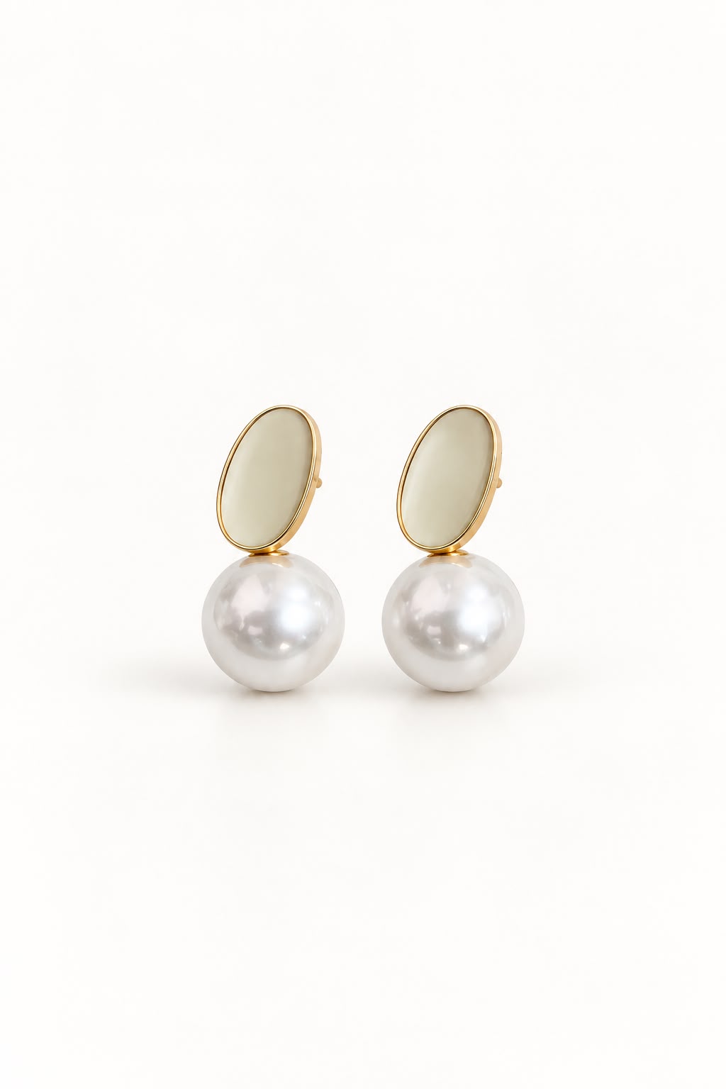 MAYVIKA Oval Pearl Drop Earrings
